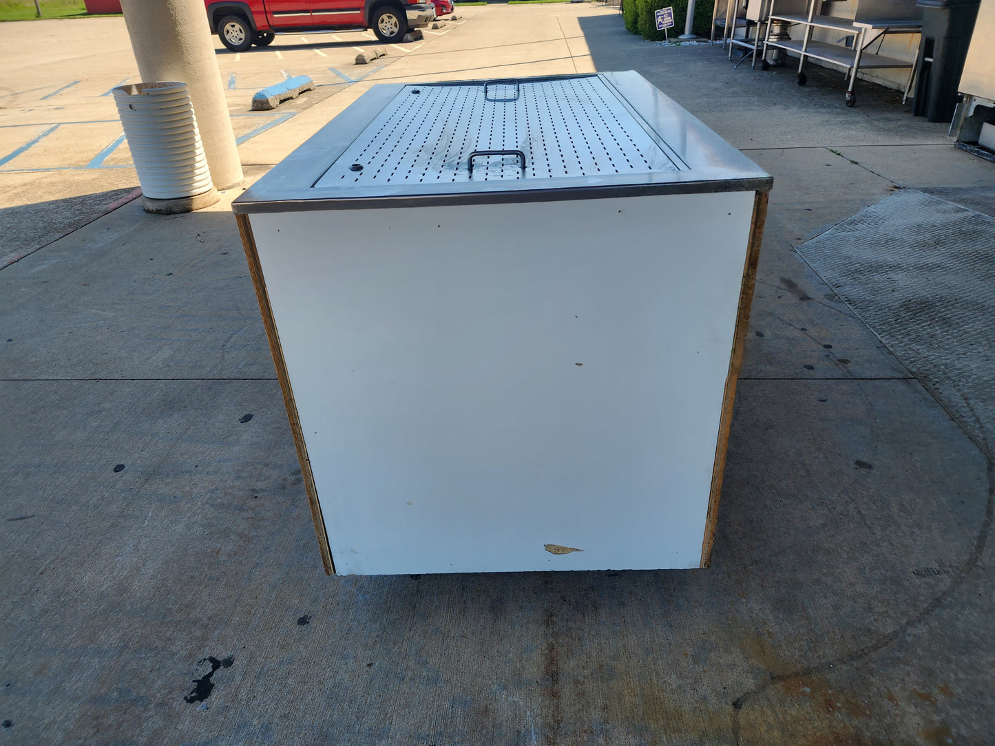 Used Refrigerated Cabinet with removable lid - No Key for lock