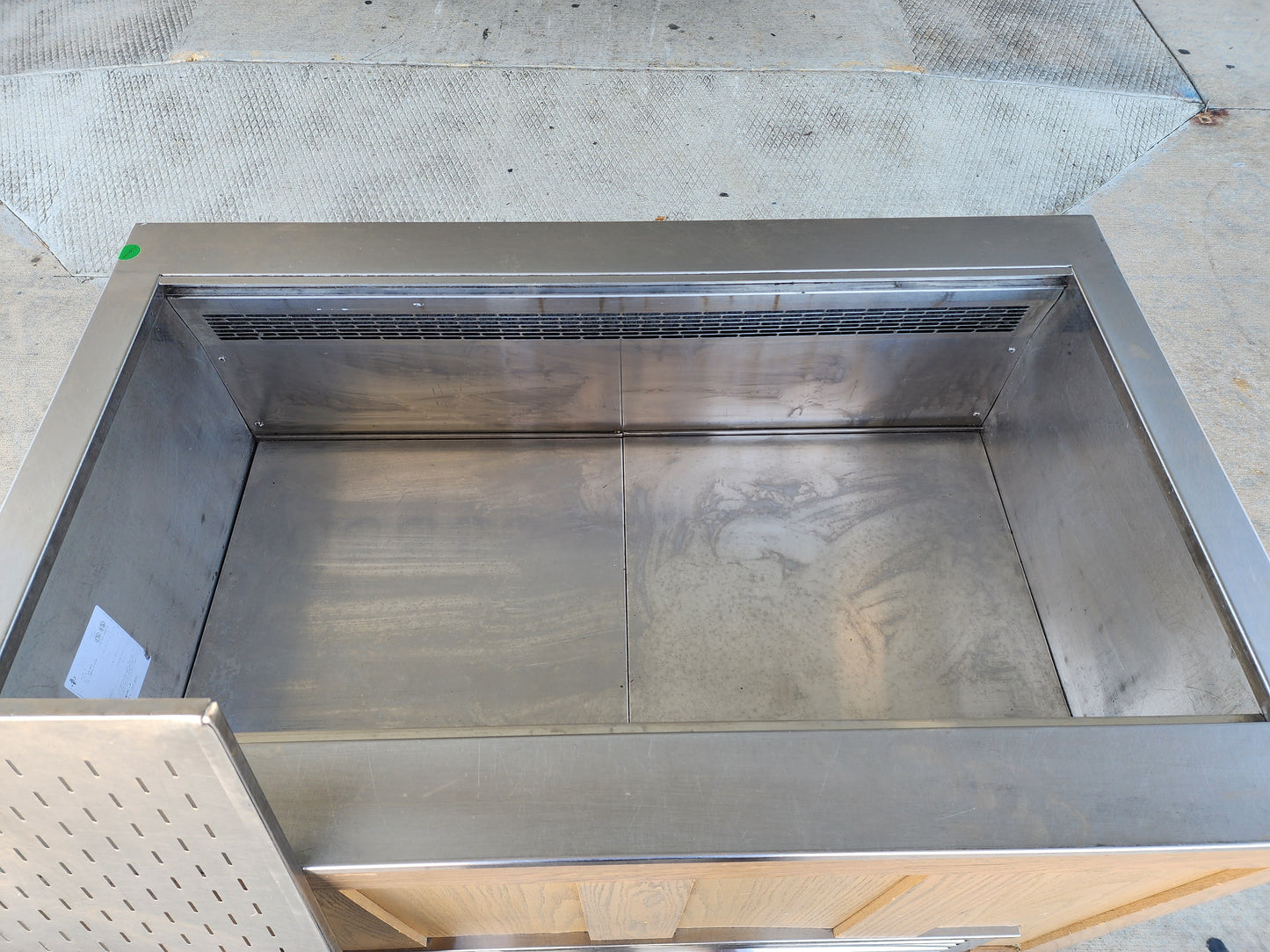Used Refrigerated Cabinet with removable lid - No Key for lock