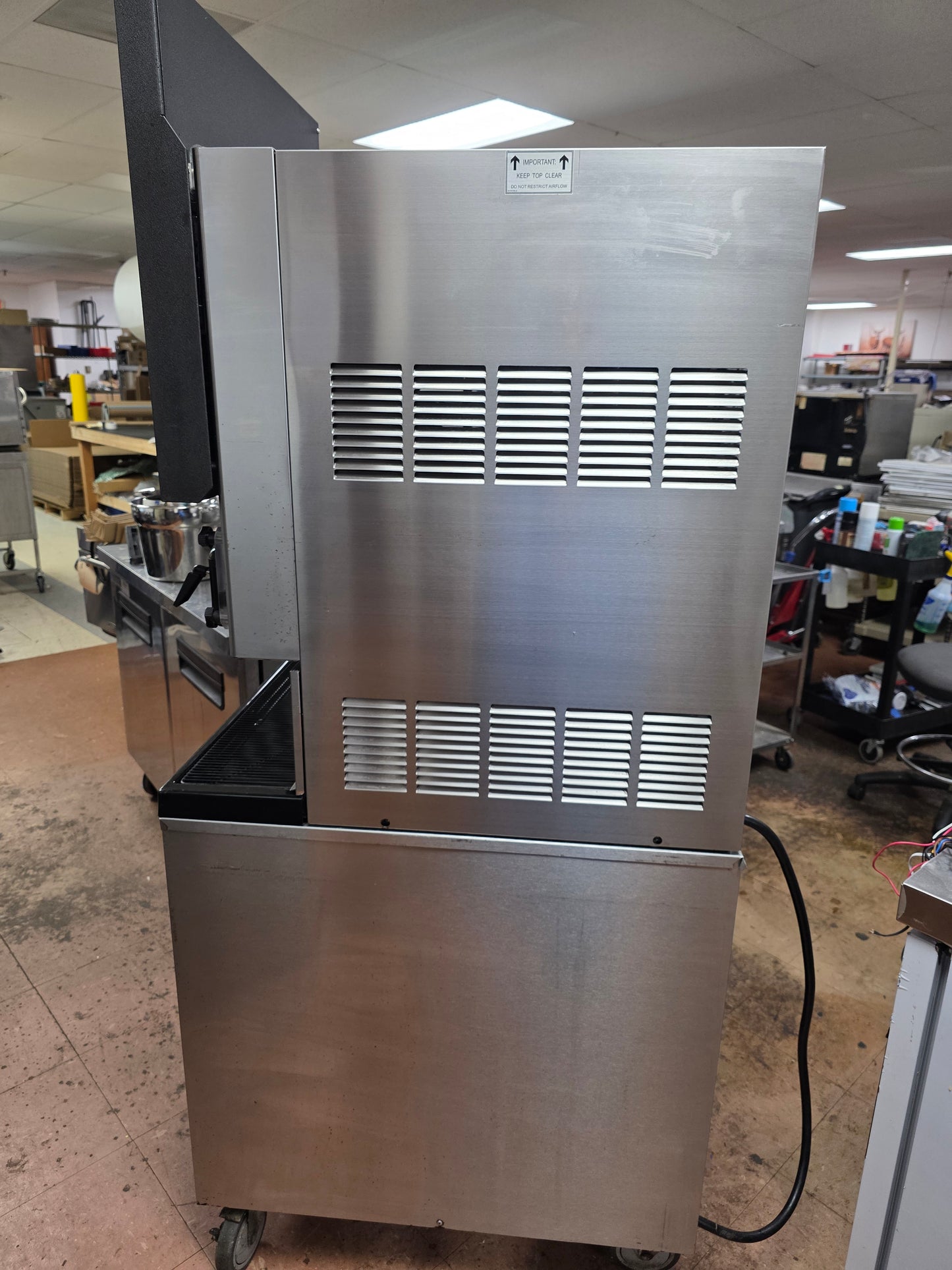 Used 26" FBD 774 Four Barrel Frozen Carbonated Beverage Dispenser 230V As Is