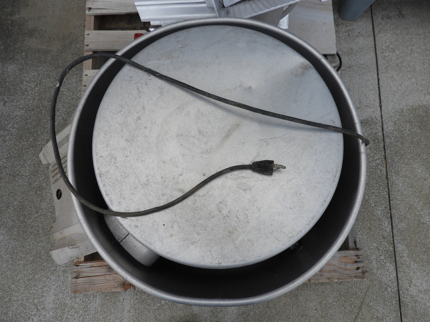 Used Upblast Food Truck Restaurant Aluminum Ventilator 115V, 0.25hp