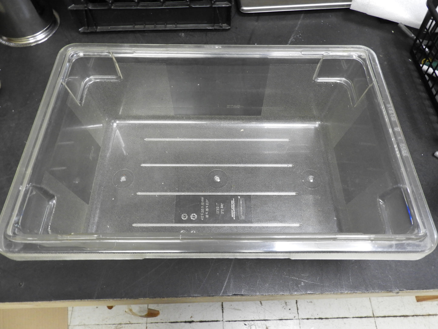Used Rubbermaid Clear Polycarbonate Food Storage Box 18" x 12" x 6 - 3.5 Gallons