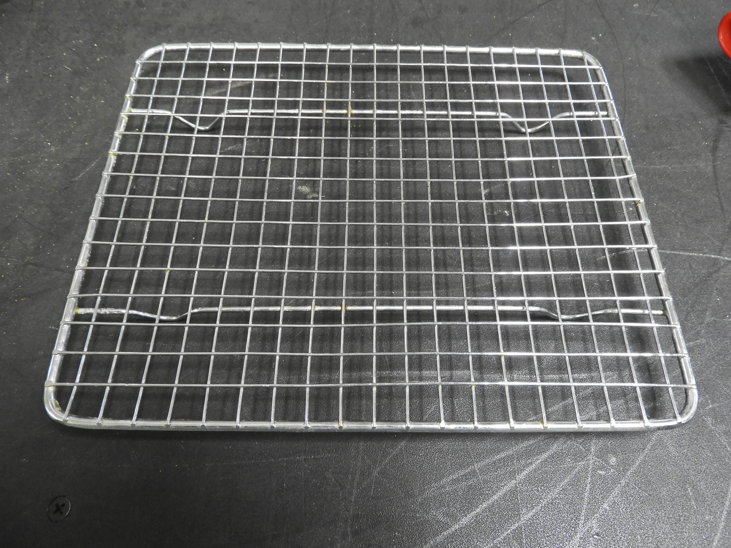 Used Winco PGW-810 8" x 10" Half-Size Footed Chrome Plated Steel Wire Cooling Rack / Pan Grate C IP