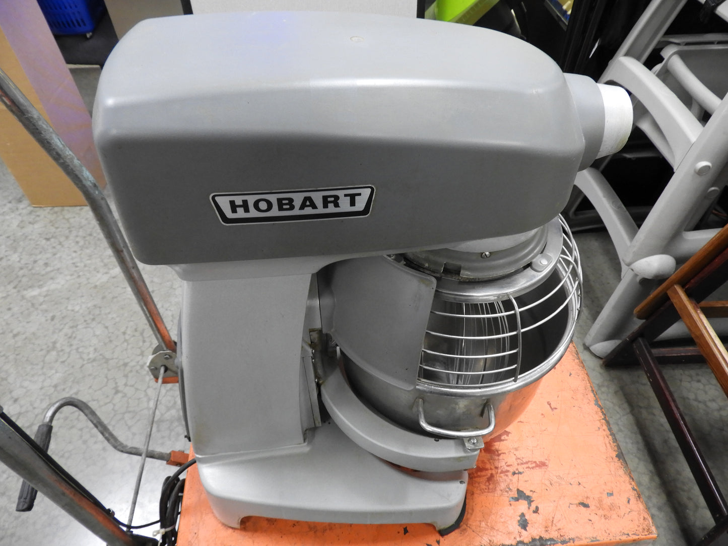 Used Hobart Legacy HL200 20 Qt. Planetary Stand Mixer with Guard and Whisk Attachment 120V - JS