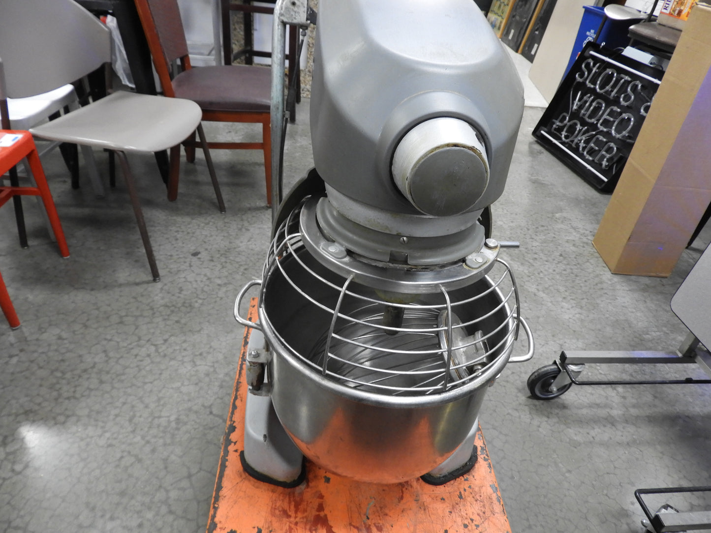 Used Hobart Legacy HL200 20 Qt. Planetary Stand Mixer with Guard and Whisk Attachment 120V - JS