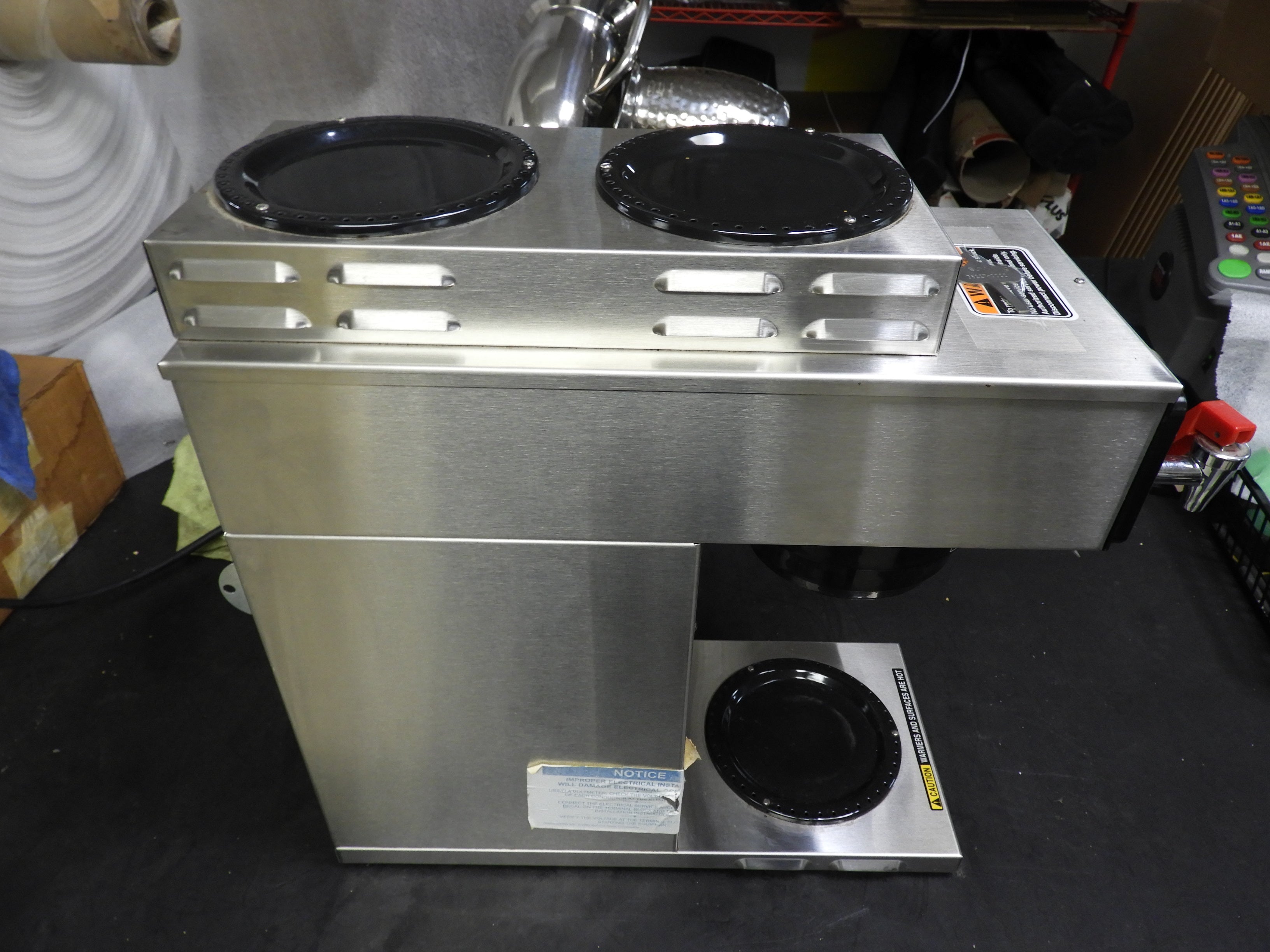 Bunn 38700.0008 Axiom-DV-3 Dual Voltage Coffee Brewer (120V Standard)