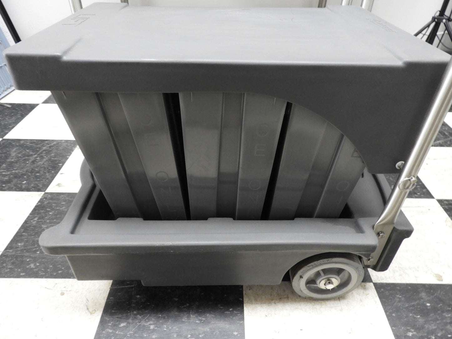 New Follett 00112771 Mobile 75lb Ice Caddy - Plastic, Gray