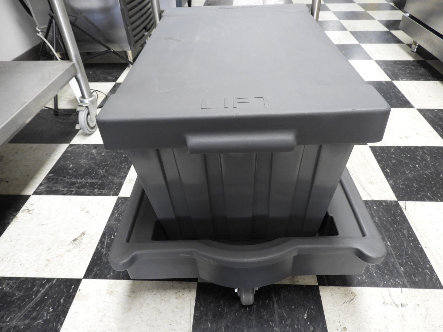 New Follett 00112771 Mobile 75lb Ice Caddy - Plastic, Gray