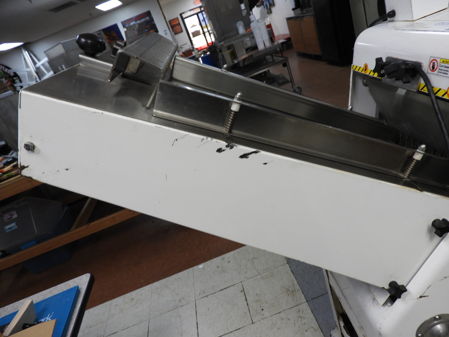 Used Oliver 797-32NC Gravity-Feed Commercial Bread Slicer w/ Last-Loaf Pusher