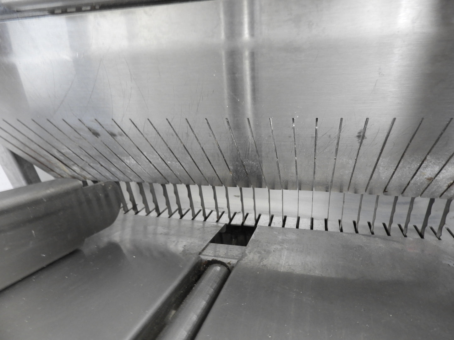 Used Oliver 797-32NC Gravity-Feed Commercial Bread Slicer w/ Last-Loaf Pusher