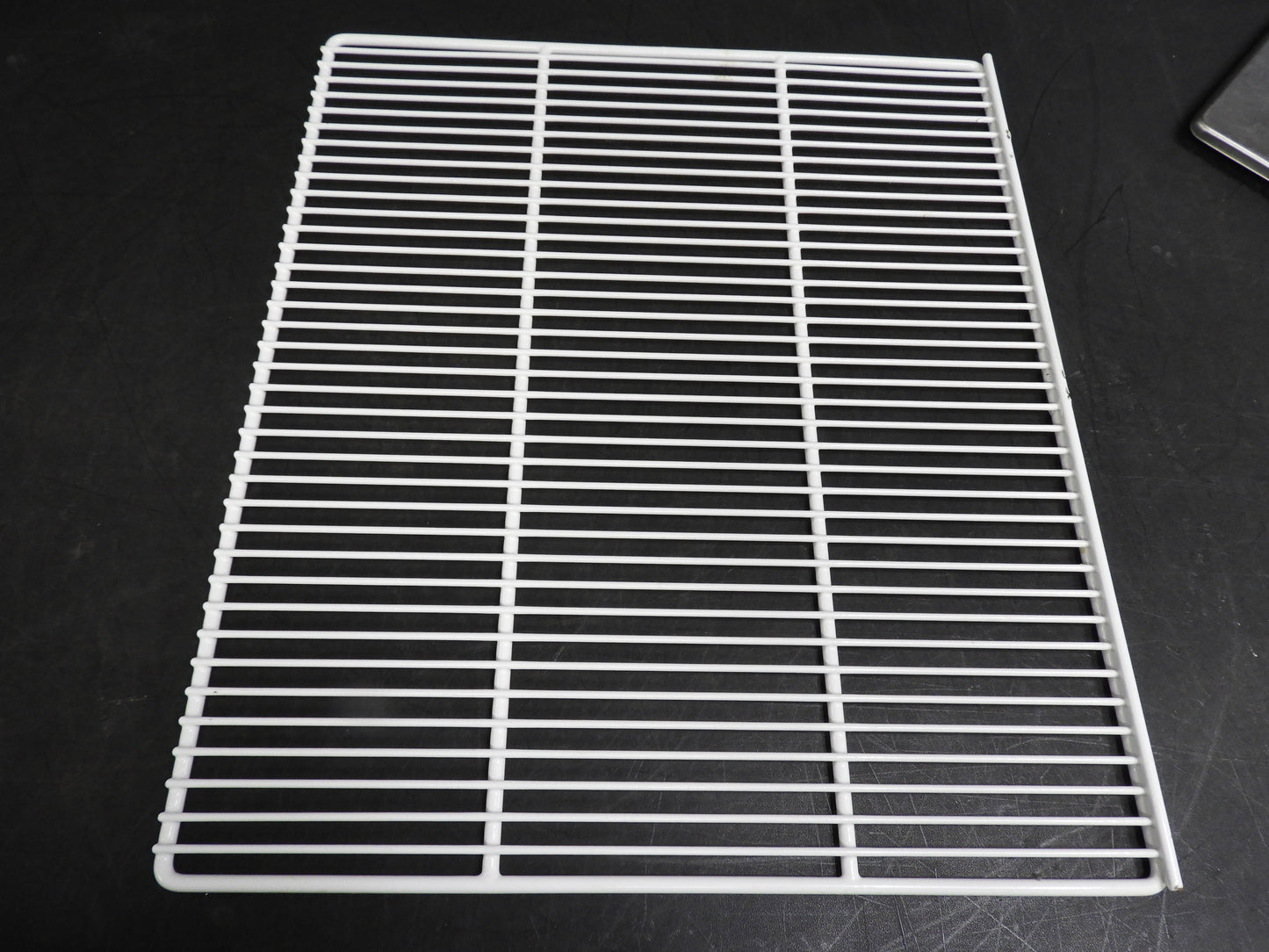 Used TRUE Commercial Retail Refrigerator/Freezer White Wire Shelf 24"x20.75"