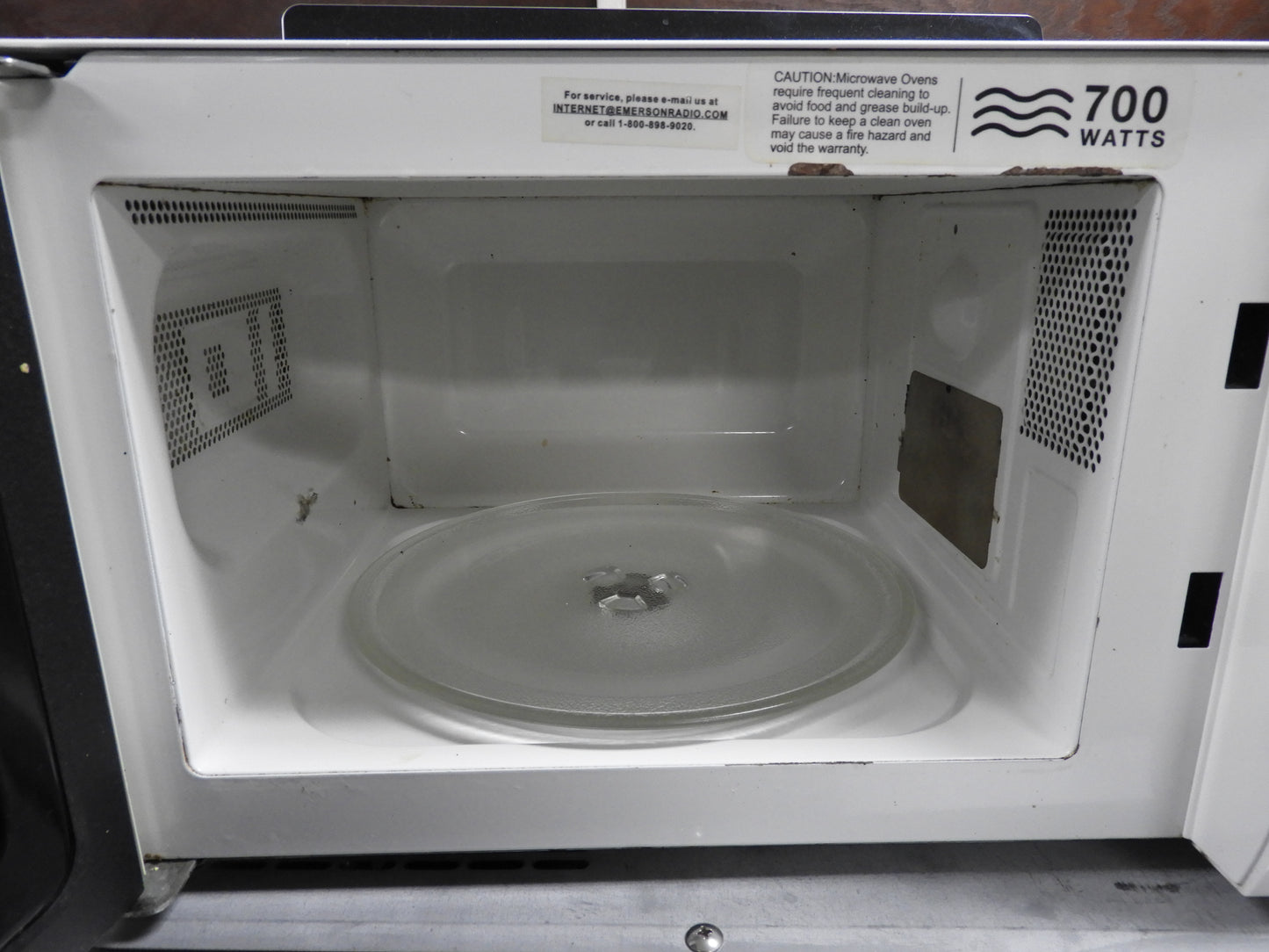 Used Emerson 700 Watt 0.7 Cubic Feet Microwave Oven MW7300W 120V