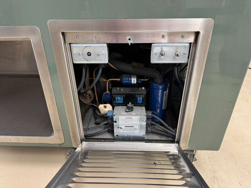Used Colorpoint 60-CFMA Refrigerated Cold 4 Pan Serving Counter 120V