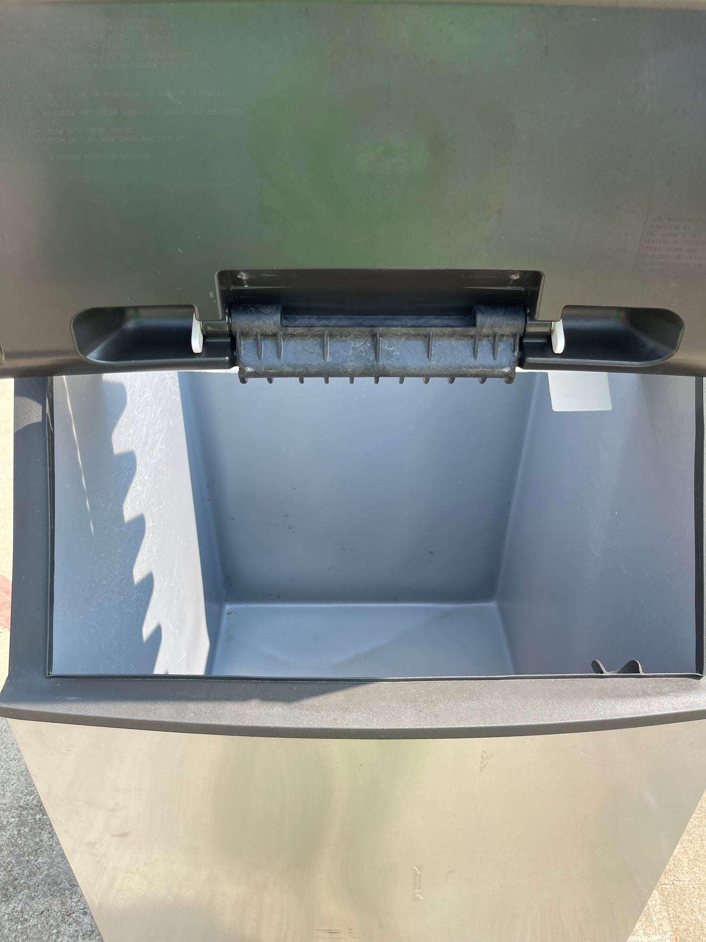 Used Manitowoc B570 30" Commercial Ice Machine Maker Bin - 430lbs