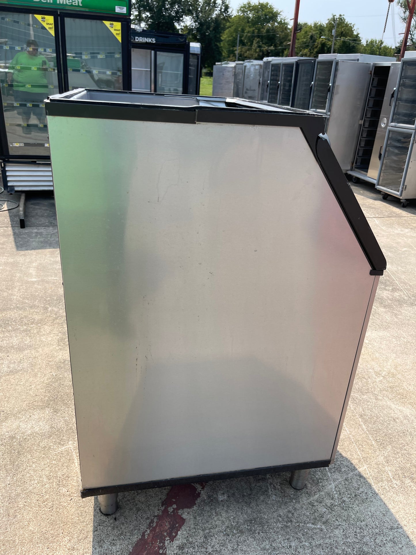 Used Manitowoc B570 30" Commercial Ice Machine Maker Bin - 430lbs