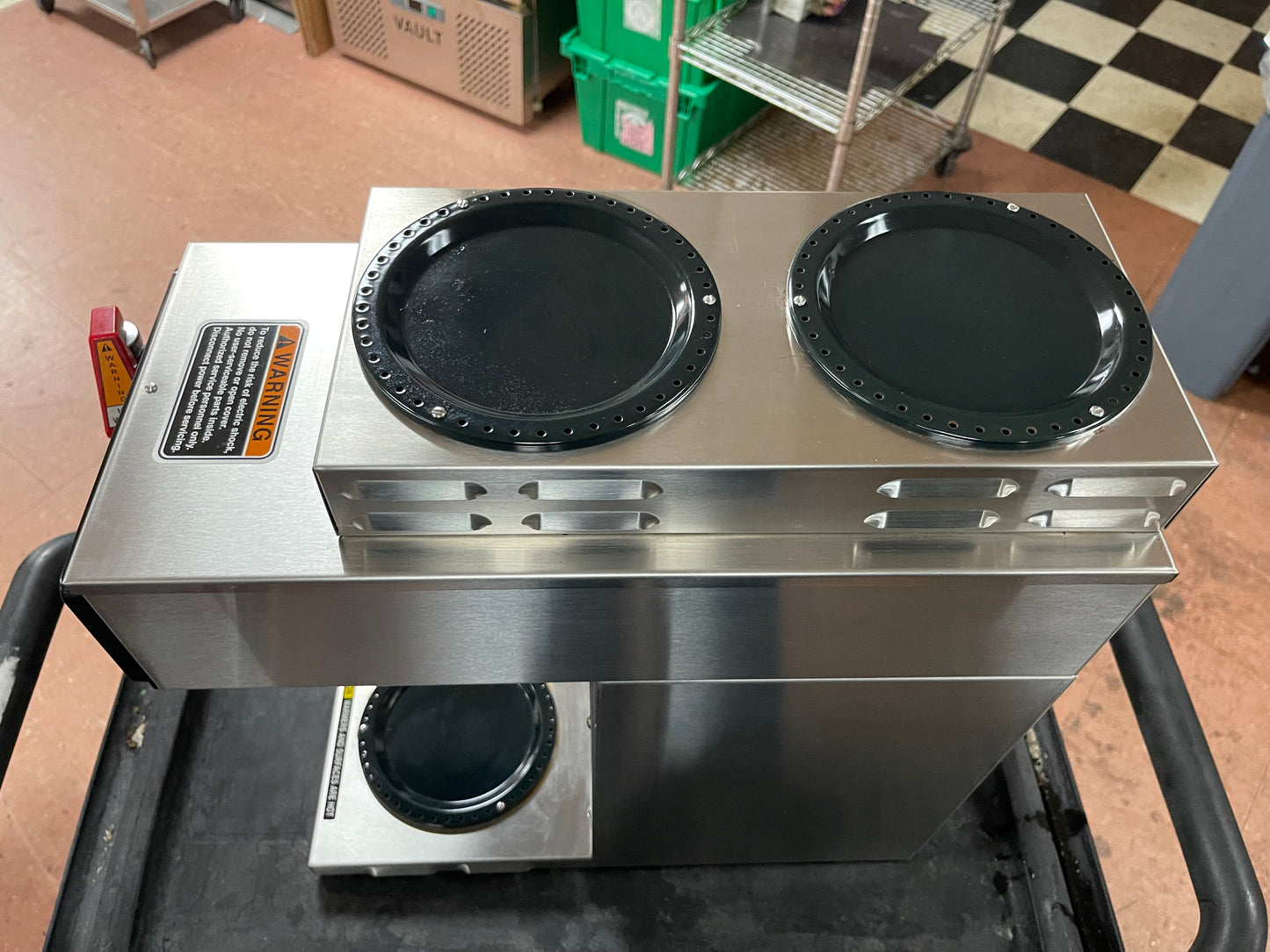 Used BUNN AXIOM® DV-3 Dual Voltage 12 Cup Coffee Brewer Machine with 3 Warmers 120V - Shir
