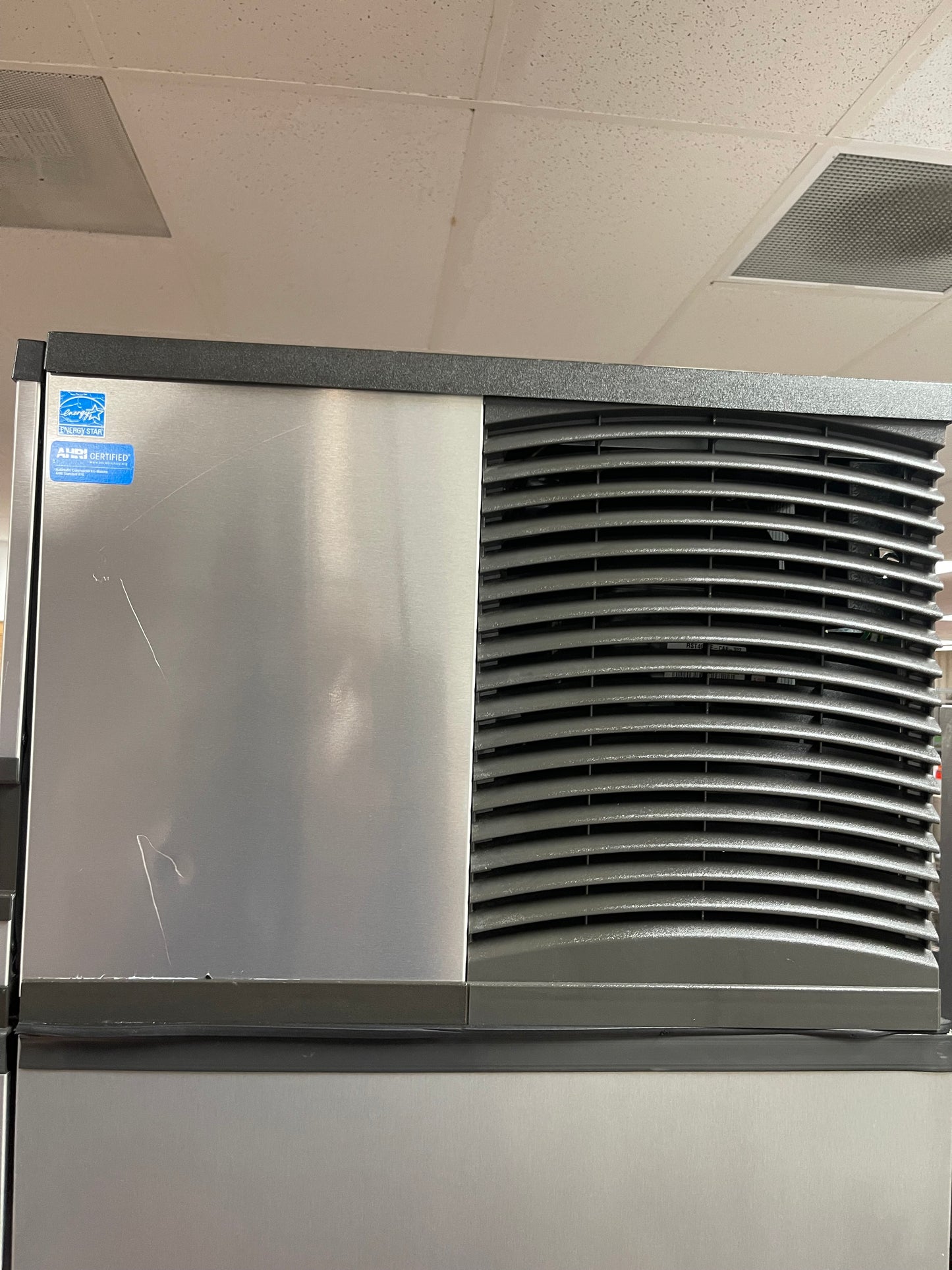 Used 30" Manitowoc IY-0304A Indigo Ice Machine Air Cooled Half Dice 310lbs/24hr - 120V