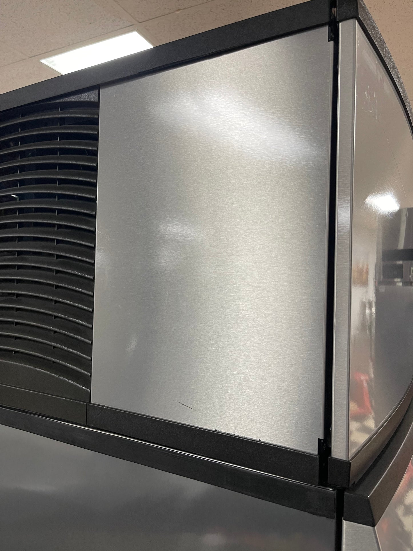 Used 30" Manitowoc IY-0304A Indigo Ice Machine Air Cooled Half Dice 310lbs/24hr - 120V