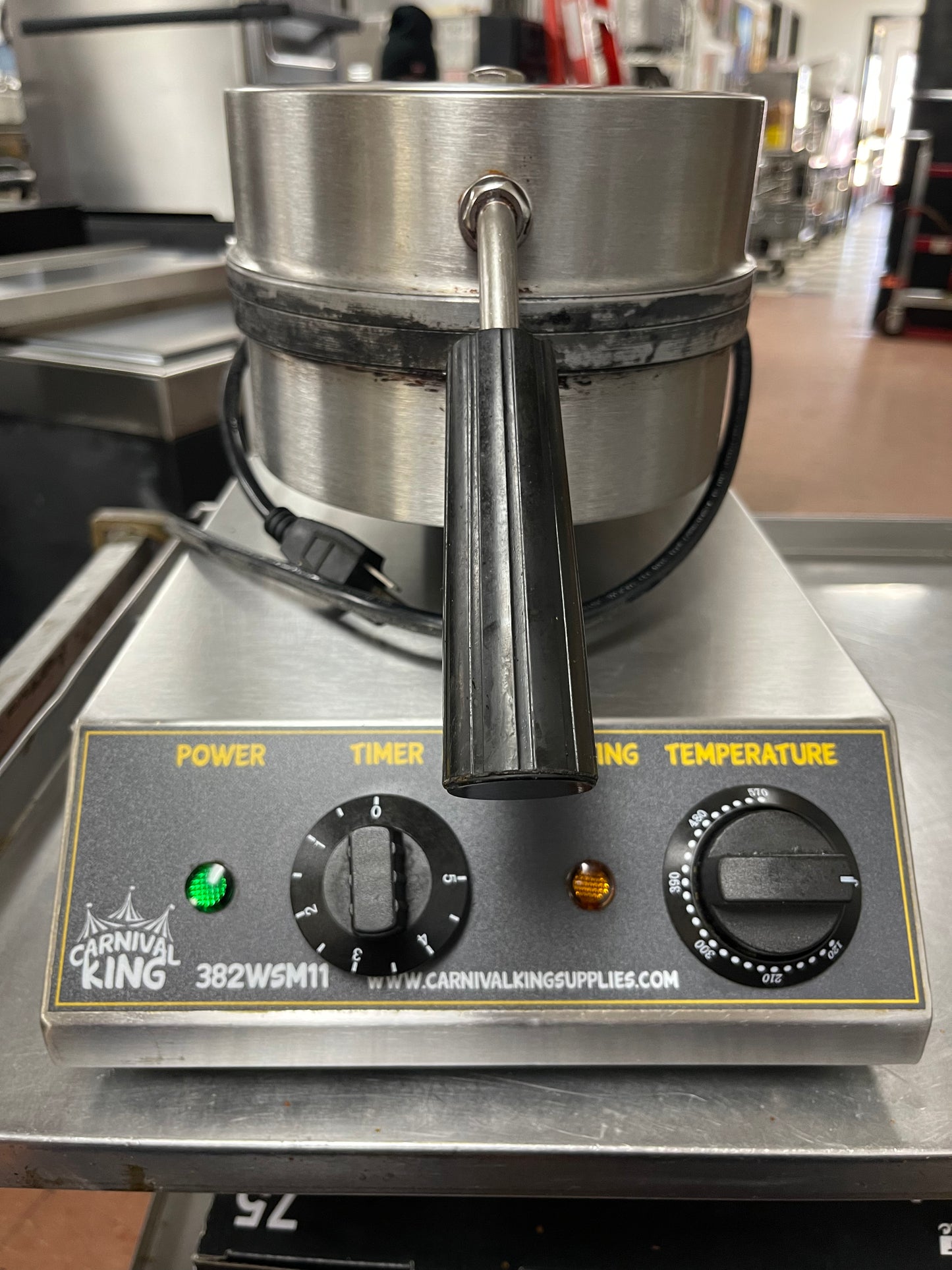 Used Carnival King WSM11 Non-Stick Single Waffle Maker Cooker with Timer 120V
