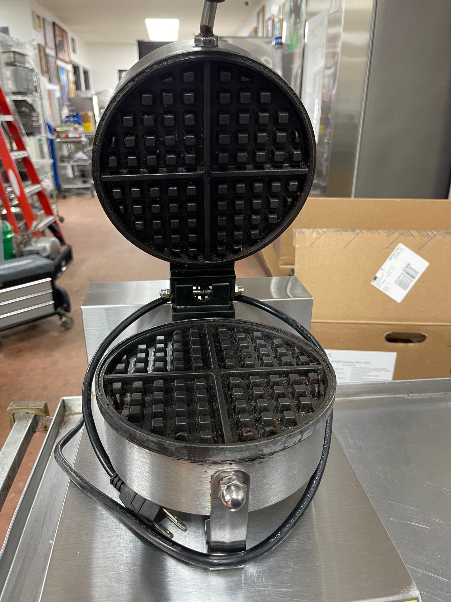Used Carnival King WSM11 Non-Stick Single Waffle Maker Cooker with Timer 120V