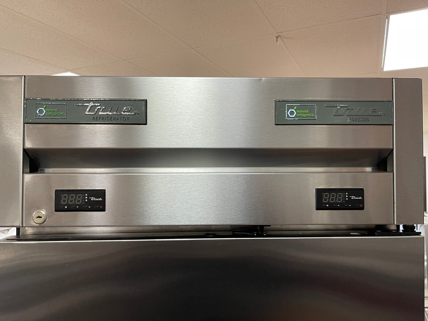 2018 True T-23DT-HC 27" One Section Reach-in Combo Refrigerator/Freezer 115V 9400323