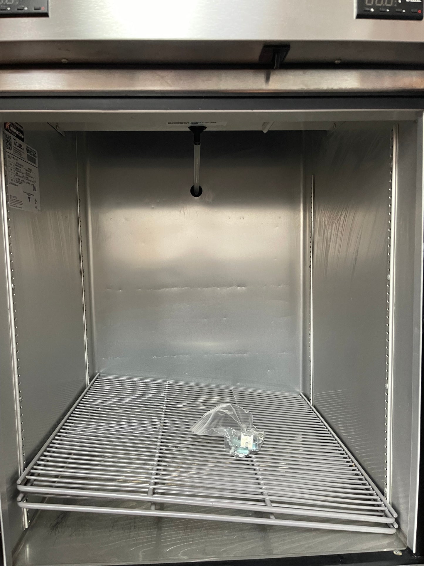 2018 True T-23DT-HC 27" One Section Reach-in Combo Refrigerator/Freezer 115V 9400323