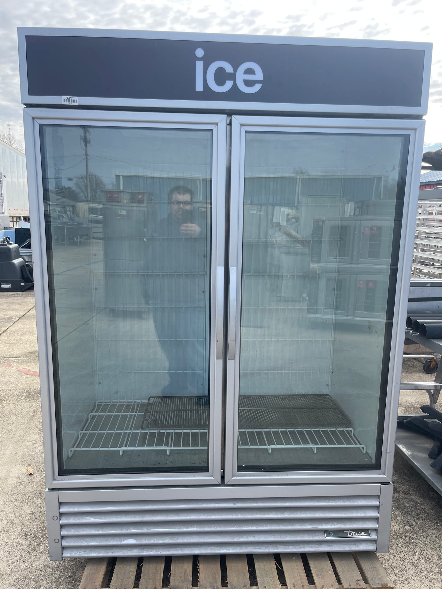 Used 2019 54" True GDIM-49NT-HC~TSL01 Glass 2 Door Ice Merchandiser Indoor Freezer 120V
