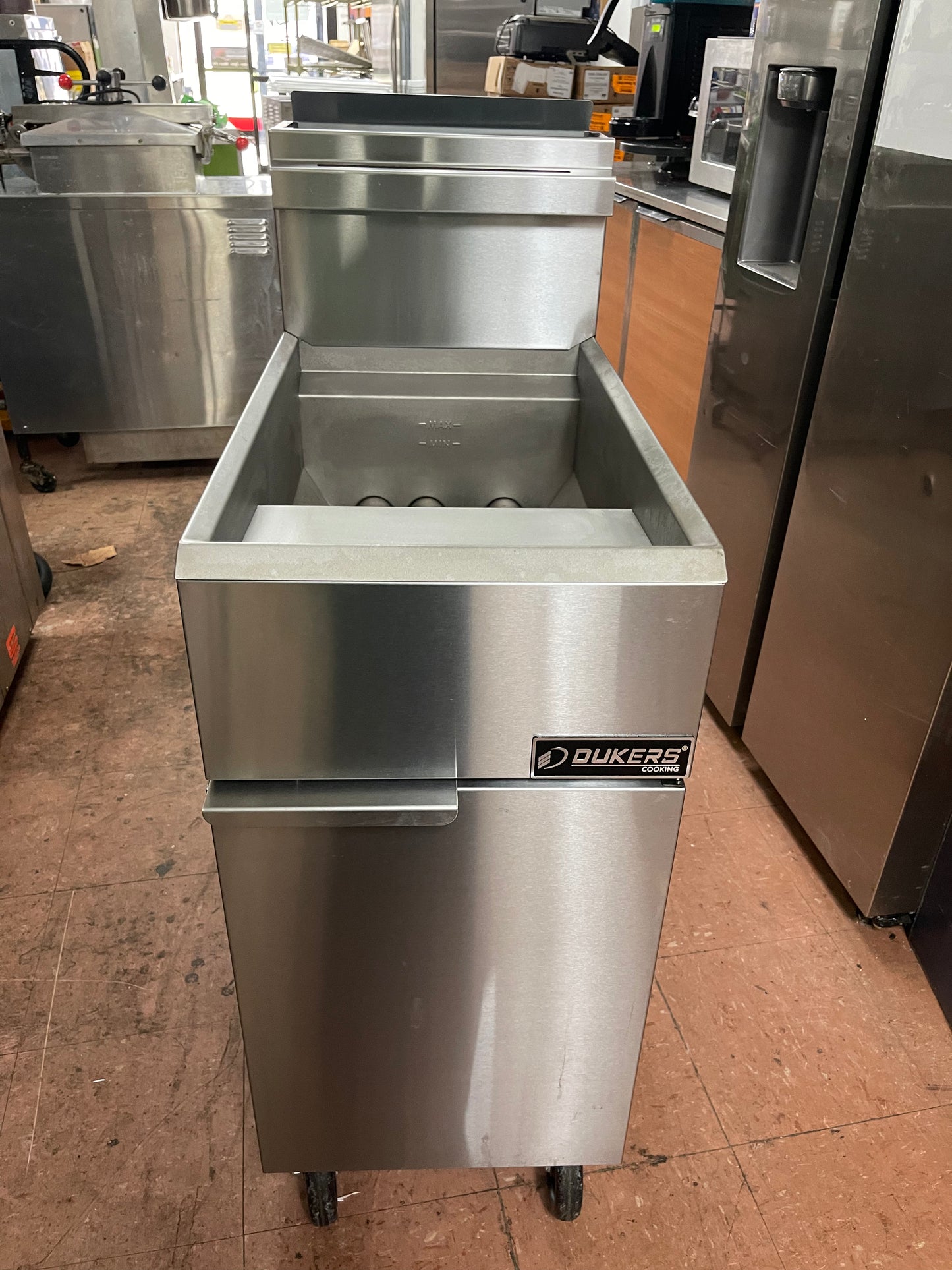 Used Dukers DCF3-LPG Liquid Propane Gas Floor Fryer with 3 Tube Burners 40lbs 90,000 BTU on Casters