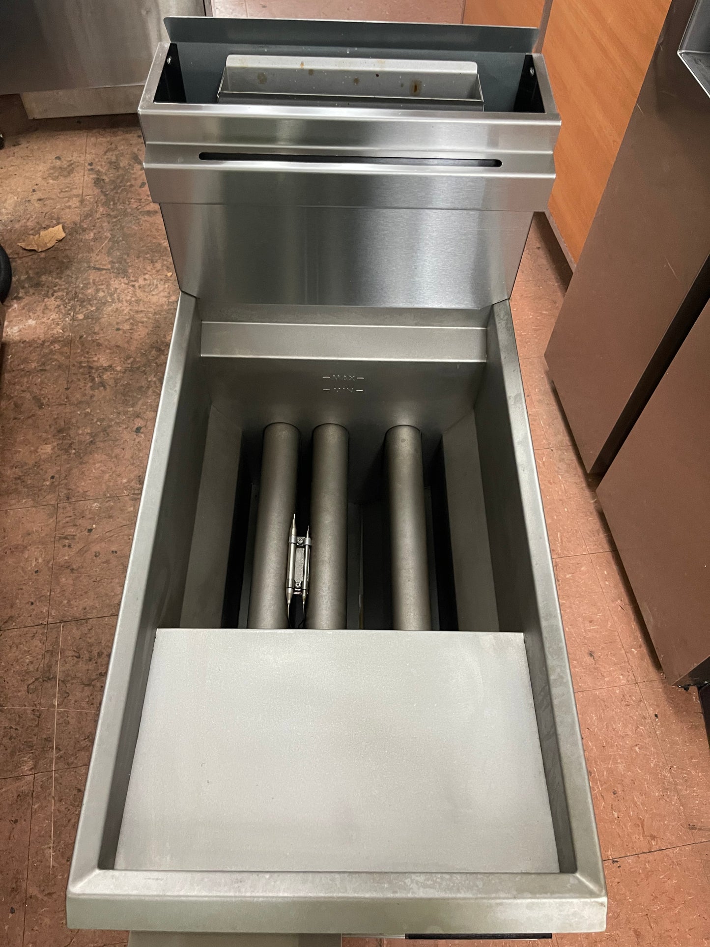 Used Dukers DCF3-LPG Liquid Propane Gas Floor Fryer with 3 Tube Burners 40lbs 90,000 BTU on Casters