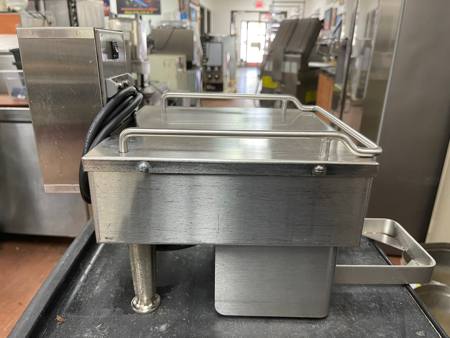 Used Bunn 27825.0007 Soft Heat Stainless Steel Coffee Docking Station - 120V SB
