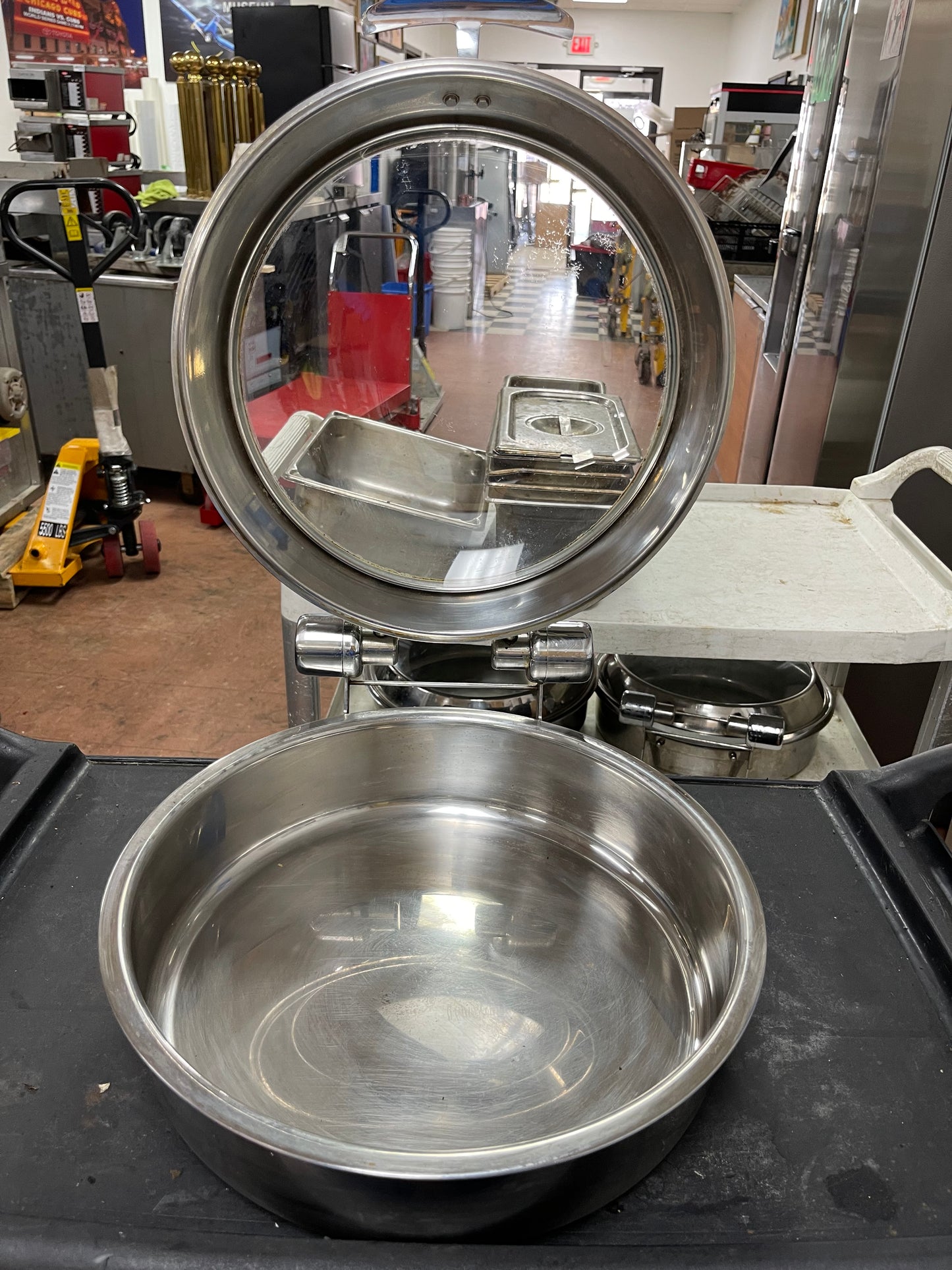 Used Vollrath 46125 6qt Intrigue Glass Top Stainless Steel Round Induction Chafer Pan