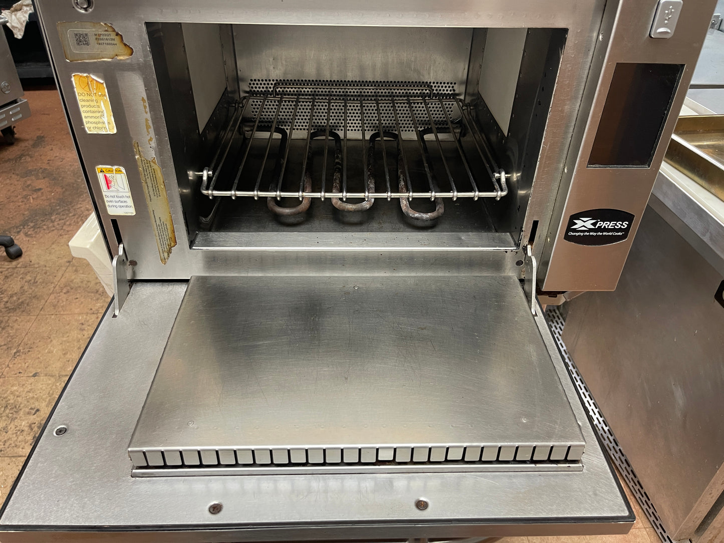 Used 2014 Amana Menumaster MXP22QT Accelerated Oven 220V - 1049Hrs