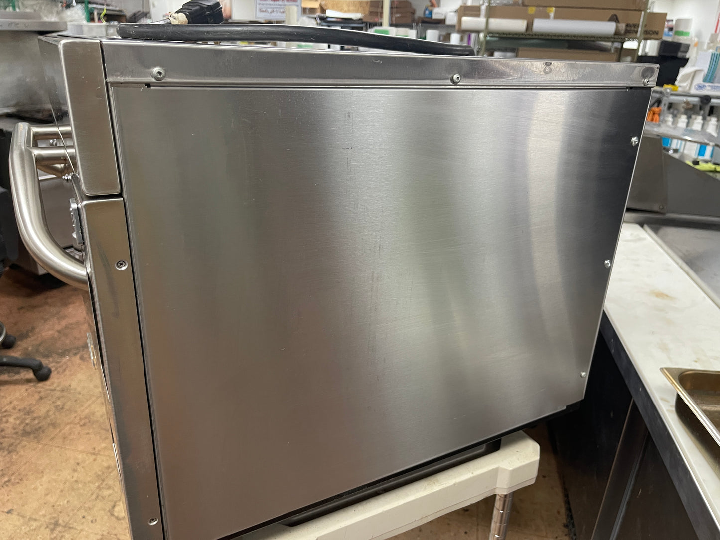 Used 2014 Amana Menumaster MXP22QT Accelerated Oven 220V - 1049Hrs