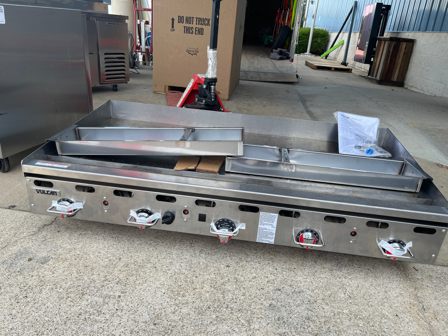 New 60" Vulcan MSA-60-101 Natural Gas Thermostatic Control Griddle 135,000 BTU - WO1