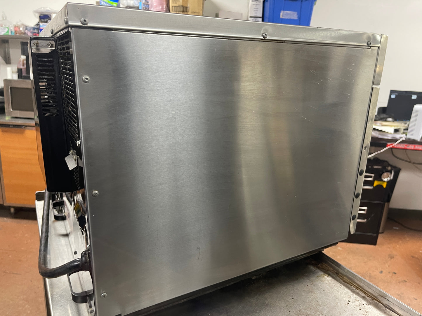 Used 2014 Amana Menumaster MXP22QT Accelerated Oven 220V - 1882Hrs