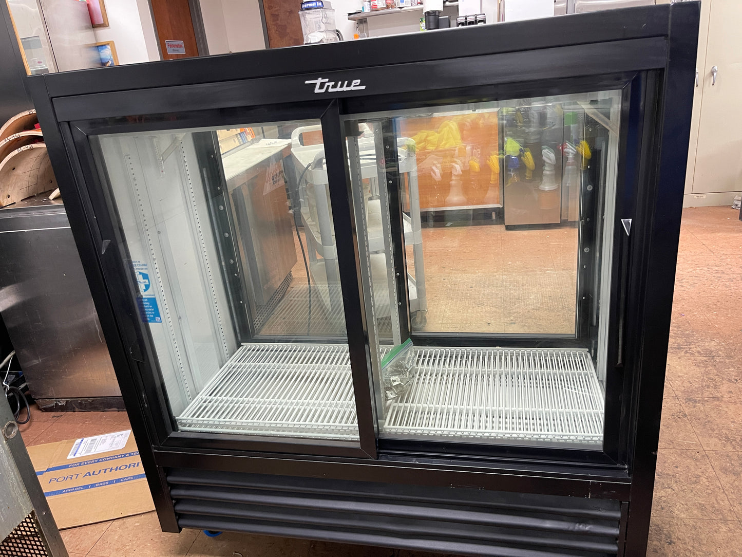 2022 48"True GDM-41CPT-48-HC-LD Refrigerated Sliding Door Pass-Through Merchandiser 115V