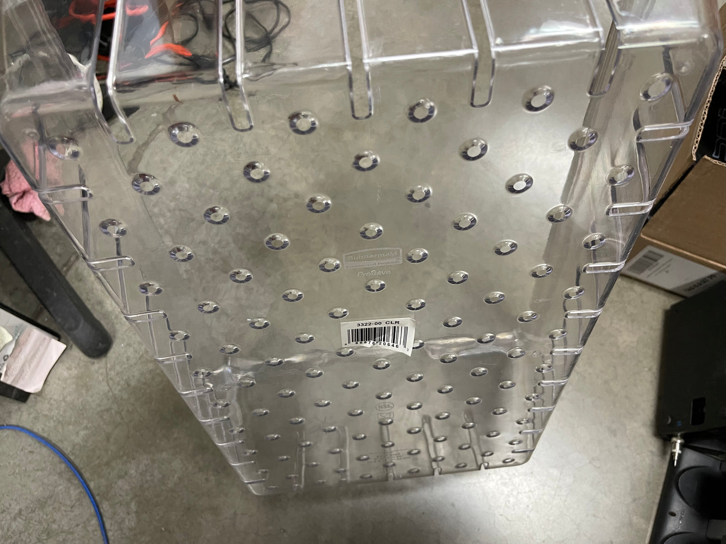 New Rubbermaid 3322 Colander for Food Boxes - Clear 26" x 18" x 8"