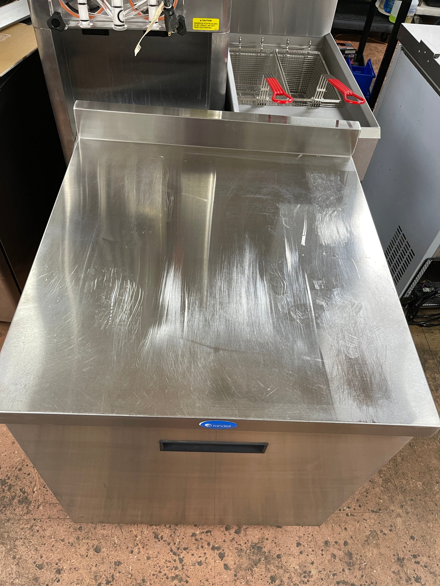 Used 27" Randell 9402-290 Work Top Refrigerator 5.7 cu ft 115V - JD