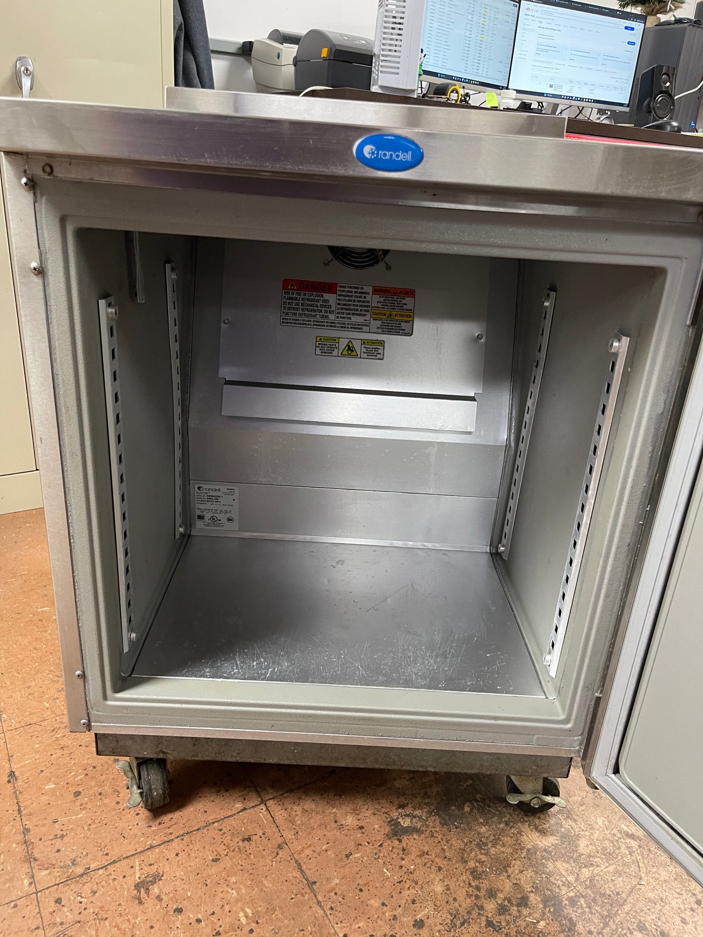Used 27" Randell 9402-290 Work Top Refrigerator 5.7 cu ft 115V - JD