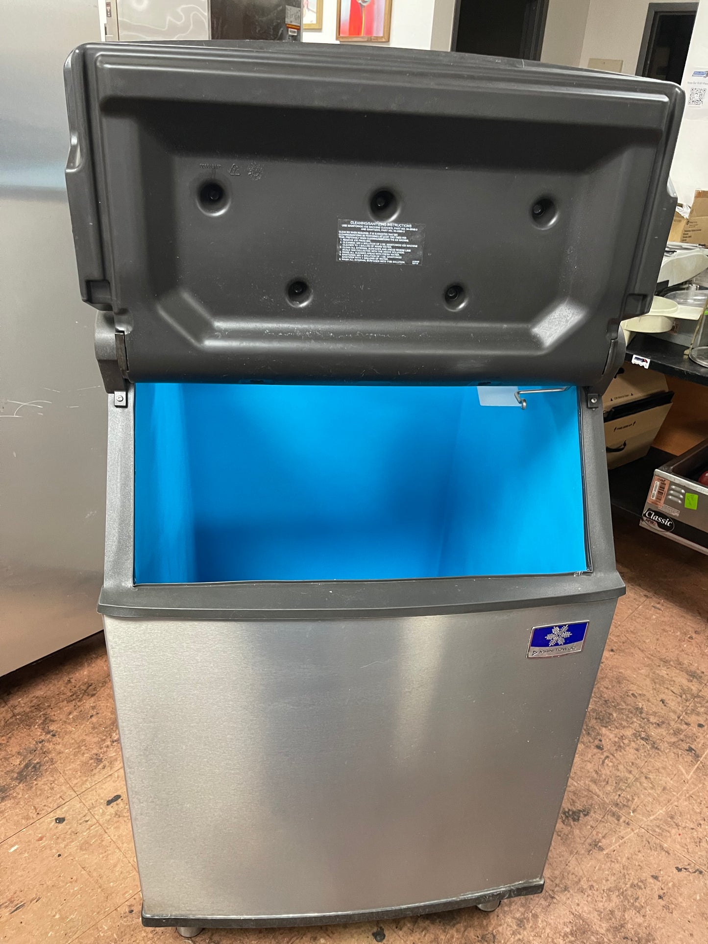 Used Manitowoc D570 30" Commercial Ice Machine Maker Bin - 532lbs - JS