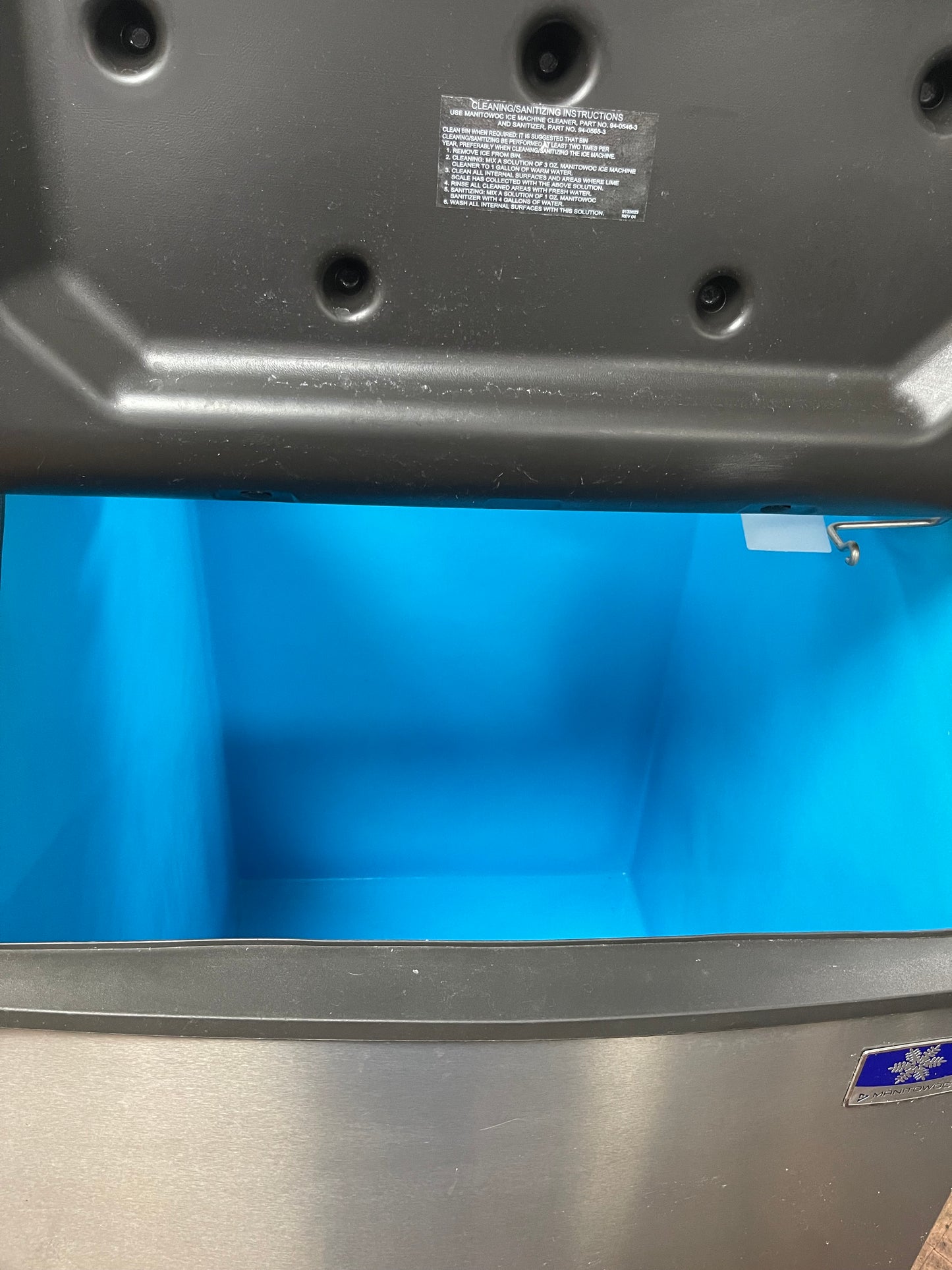 Used Manitowoc D570 30" Commercial Ice Machine Maker Bin - 532lbs - JS