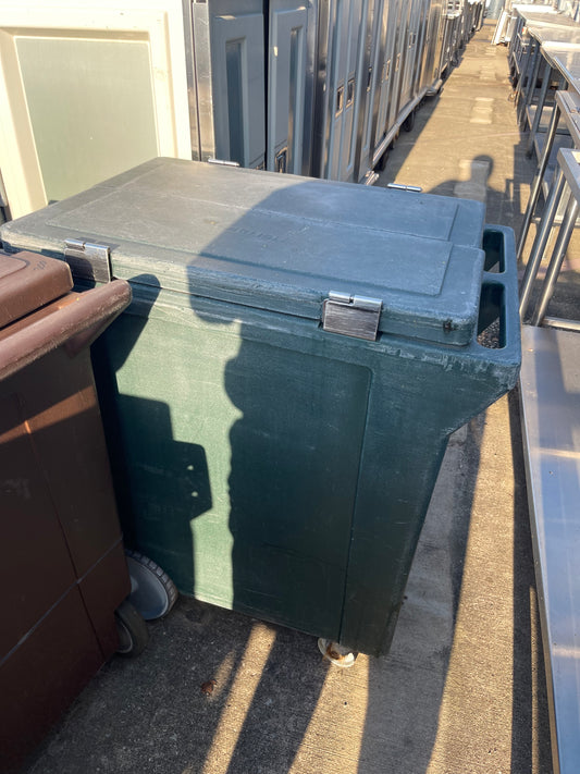 Used Carlisle Insulated 200lb Mobile Ice Caddy Bin - Plastic SS136