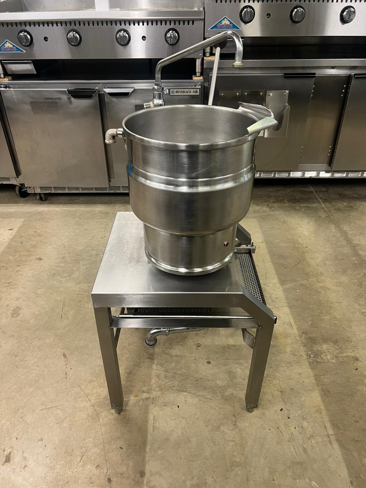 Used Groen TDB/6-10 Electric Steam Jacketed 10 Quart Kettle with Stand 208V