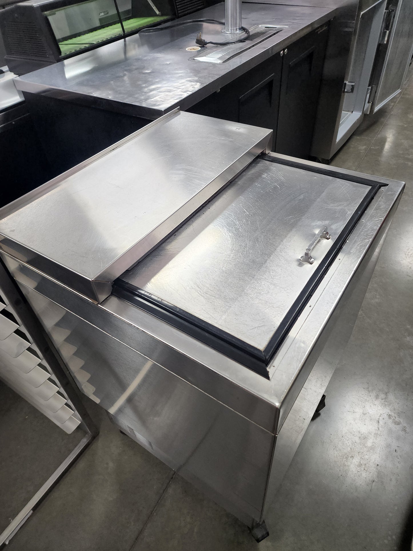 Used Glastender MF24-S2 - Underbar Glass Froster, 24"W X 24"D, Self-contained Refrigeration 120V