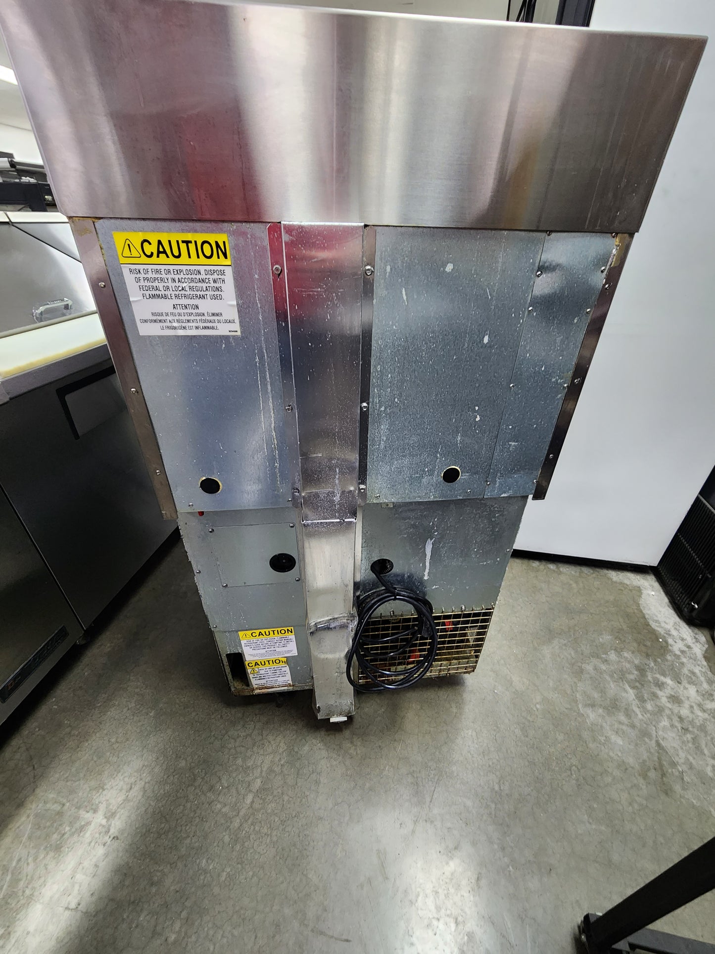 Used 27" Delfield 18MC27P-BI Refrigerated Prep Table with 2 Drawers