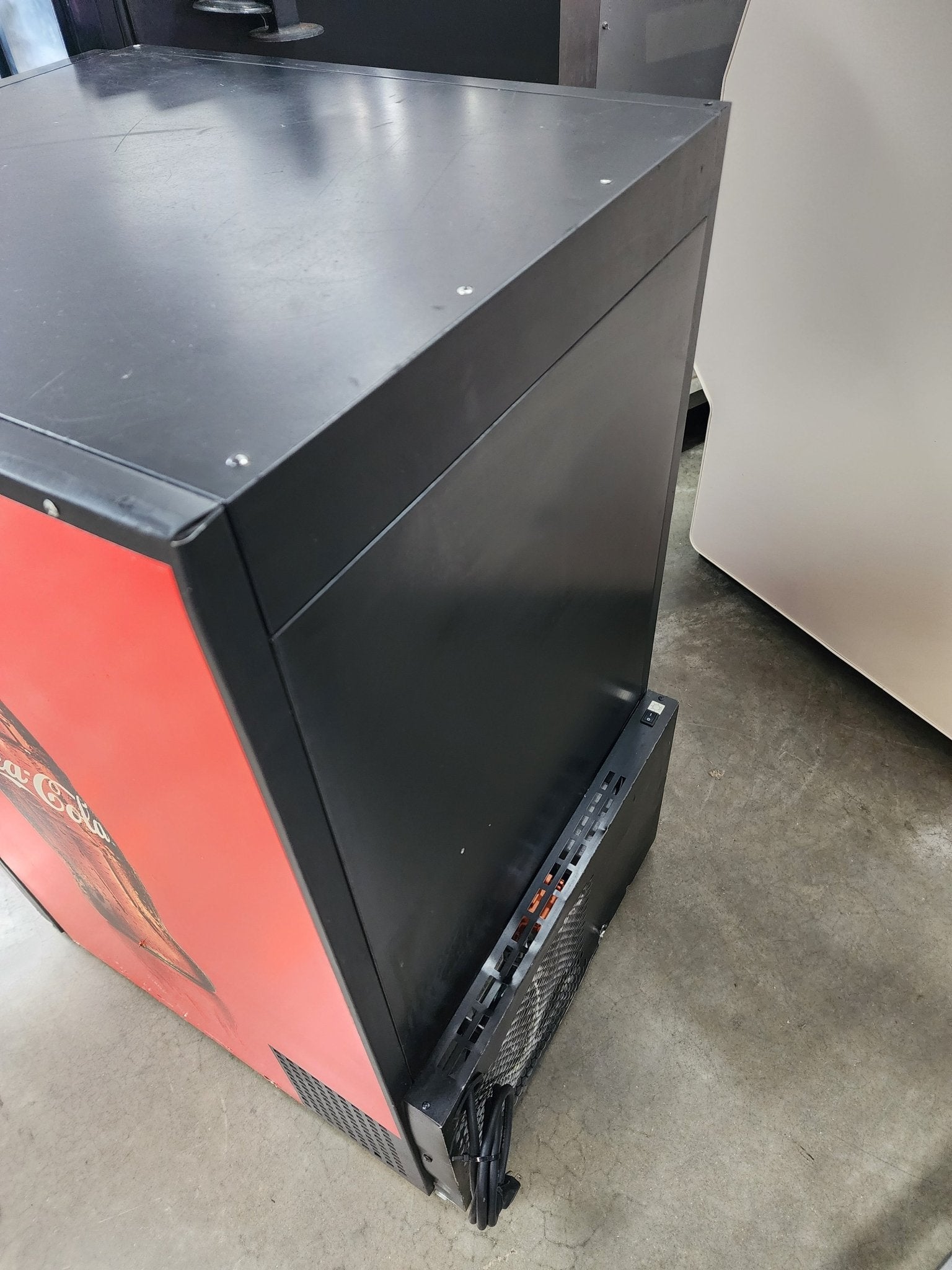 Used True GDM - 06 - LD Countertop Cooler Refrigerator w/ Front Access - Swing Door, Black, 115v - Falcon Restaurant Supply - 4