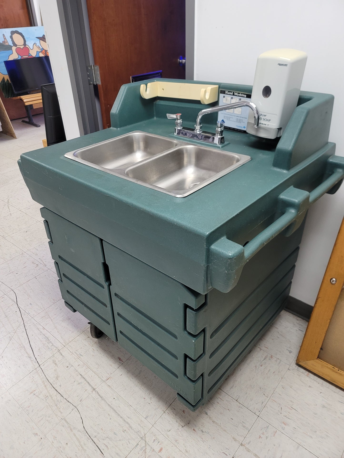 Used Cambro KSC402519 Green CamKiosk Portable Self-Contained Hand Sink Cart - 110V