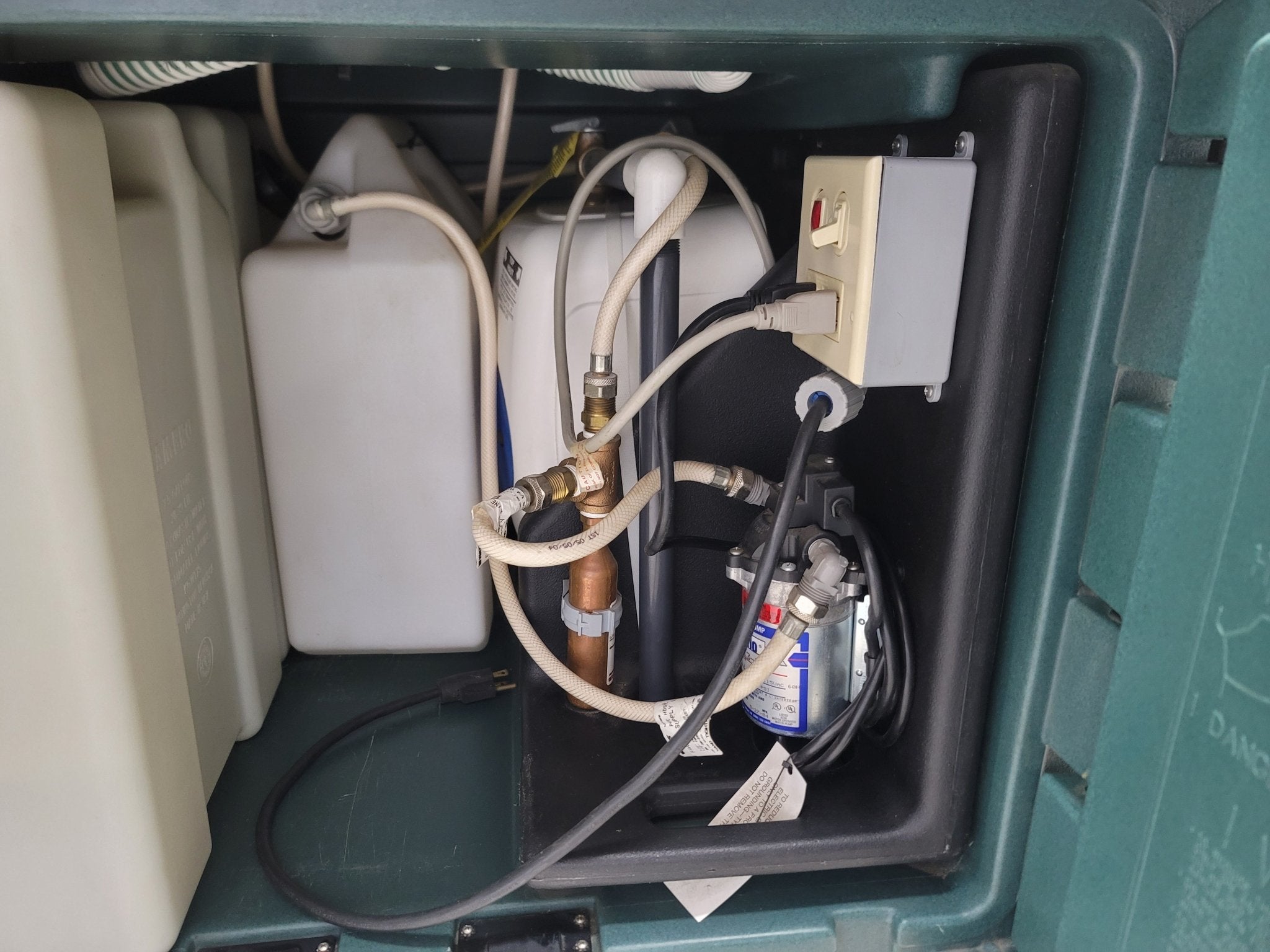 Used Cambro KSC402519 Green CamKiosk Portable Self - Contained Hand Sink Cart - 110V - Falcon Restaurant Supply - 3