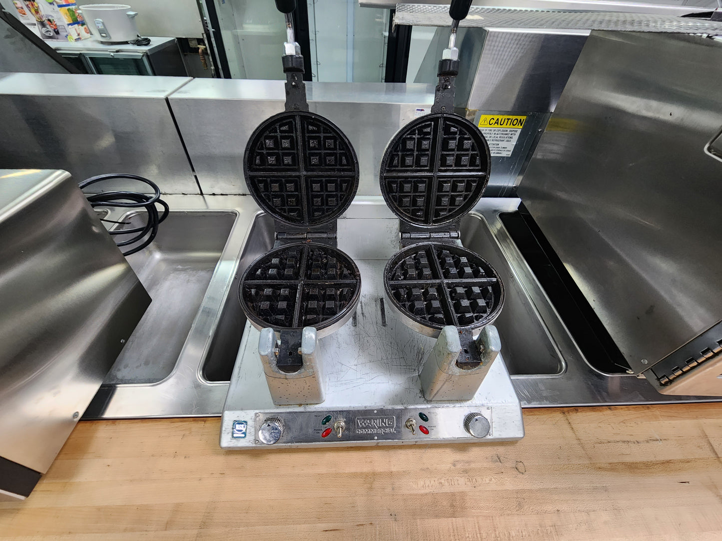 Used Waring WW250BX Double Belgian Waffle Maker 208v 50-60 Waffles per Hour