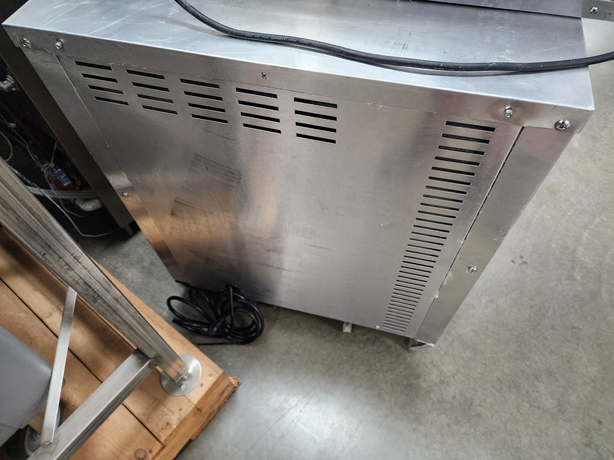 Used 27" Continental UC27 Undercounter Refrigerator - 1 section