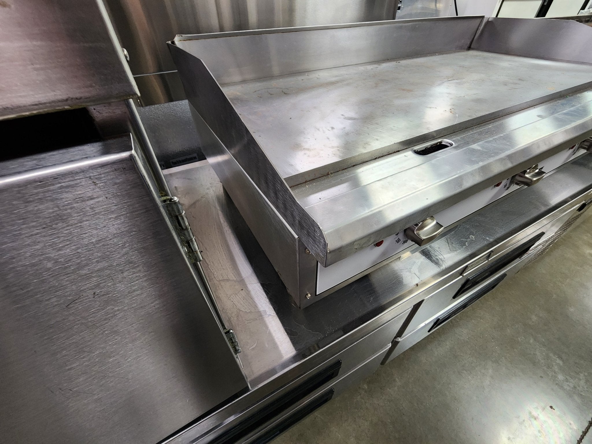 Used Toastmaster TMGE48 Countertop 48" Thermostatic Control Dual Electric Flat Top Griddle - Falcon Restaurant Supply - 4